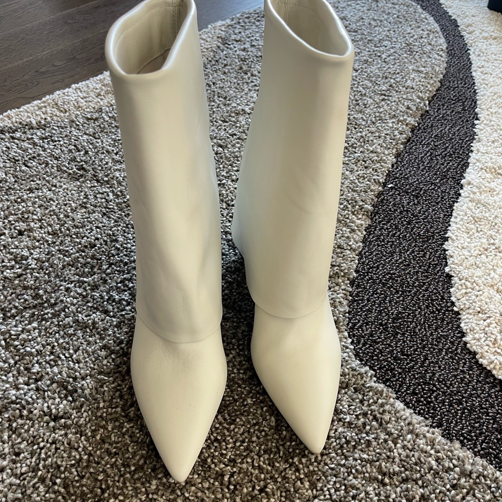 STEVE MADDEN  IVORY WHITE BOOTS